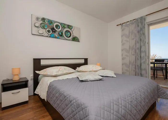 Nice Apartment In Makarska With Wifi